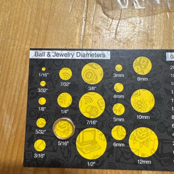 Urban Body Jewelry 7mm 14k Yellow Gold 16G Clicker Seamless Hinged Hoop Earring - Picture 4 of 9